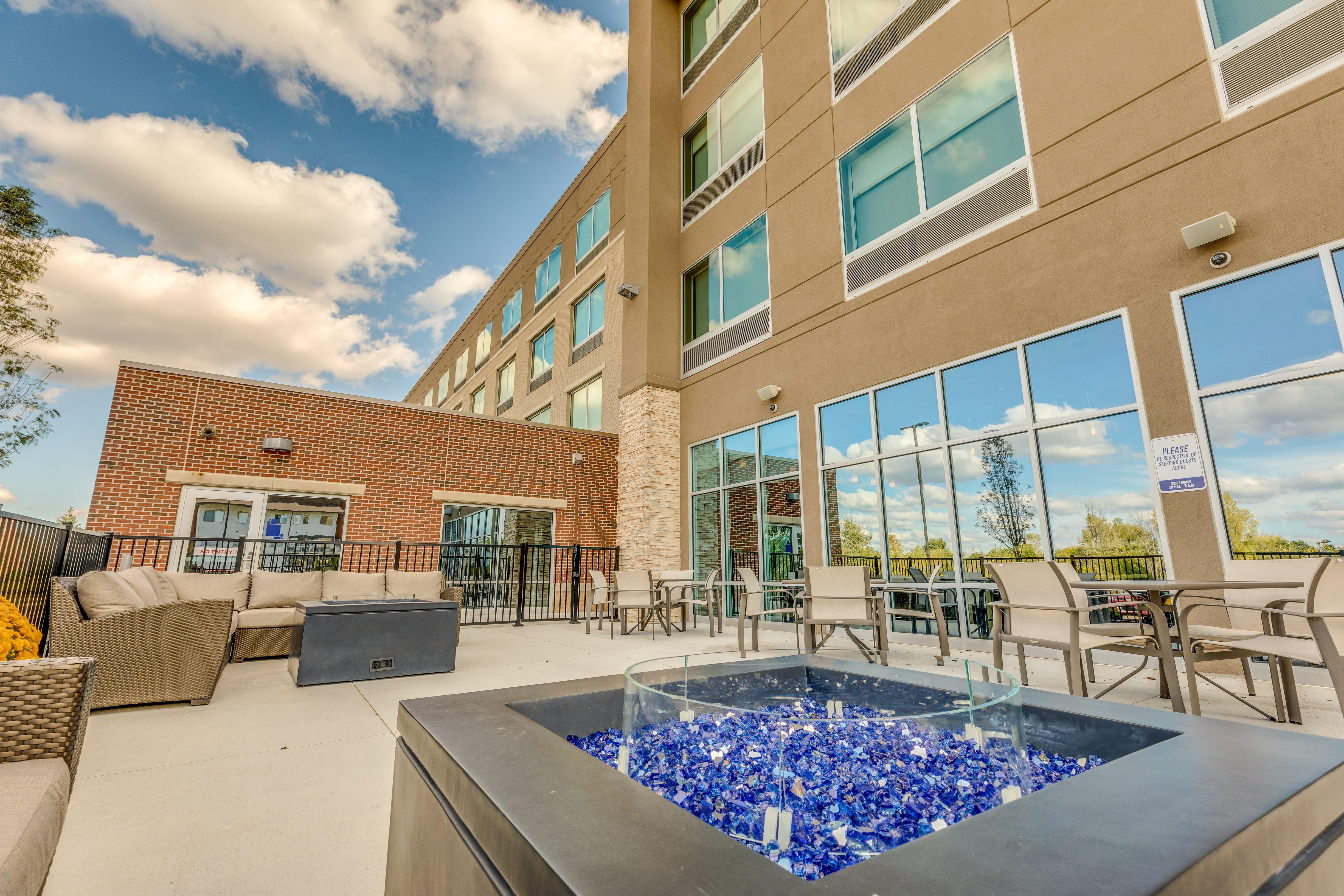 Holiday Inn Express & Suites Okemos - University Area By Ihg Экстерьер фото